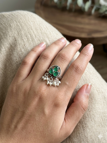 Green Floral Pearl Finger Ring